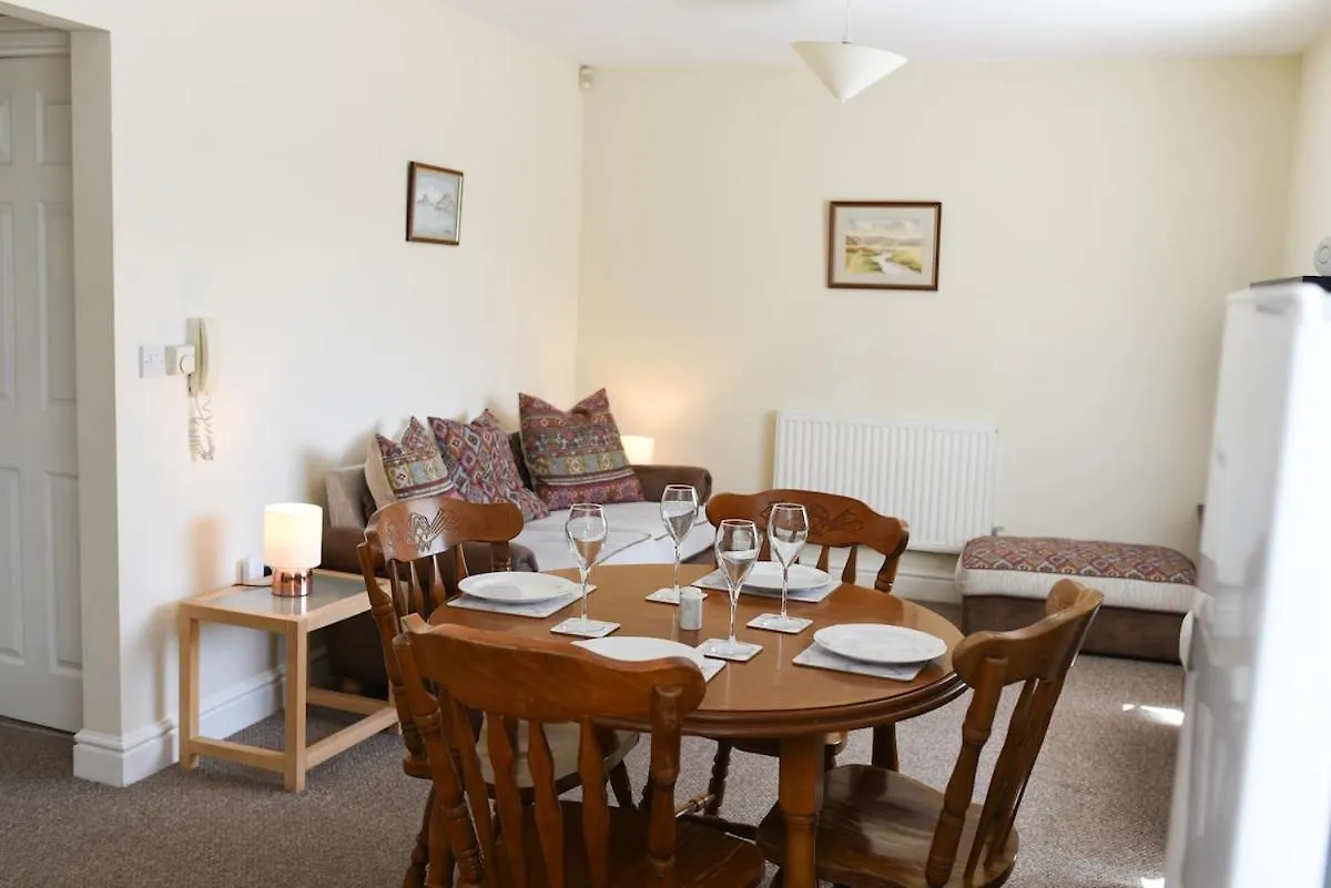 2 Bedroom Flat With Free Parking Cardiff 0*,  United Kingdom