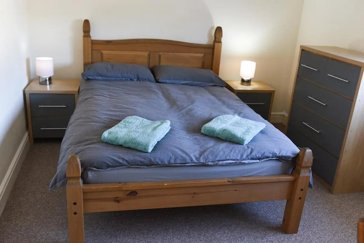 2 Bedroom Flat With Free Parking Cardiff Apartment