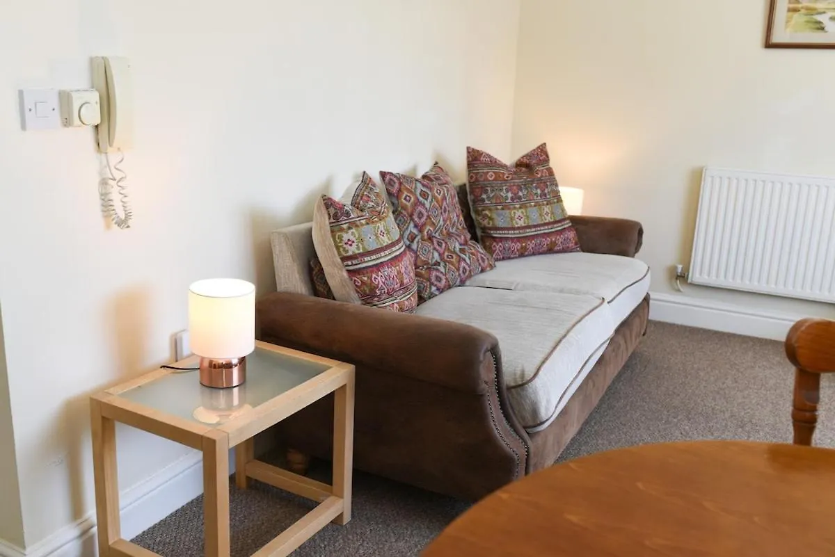 2 Bedroom Flat With Free Parking Cardiff