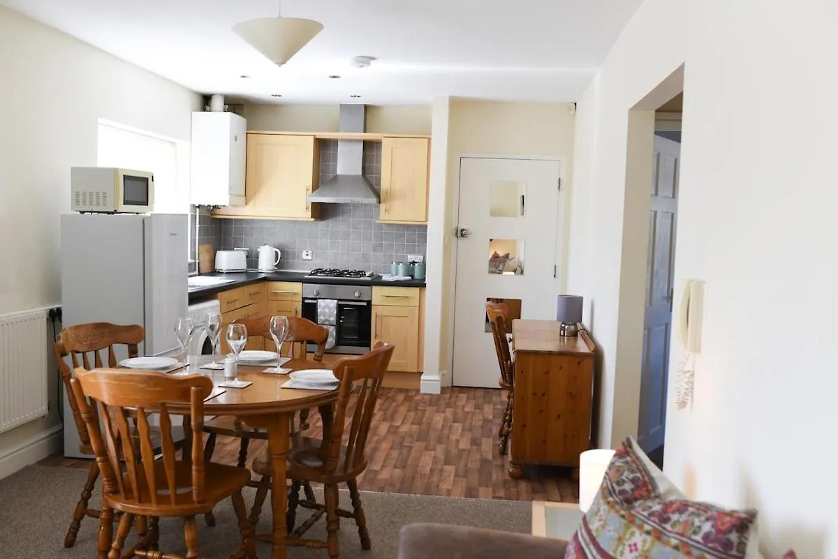 2 Bedroom Flat With Free Parking Cardiff Apartment