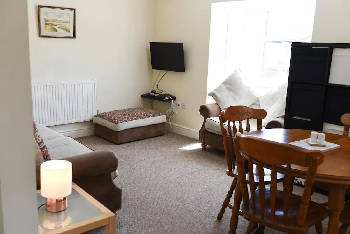 2 Bedroom Flat With Free Parking Cardiff