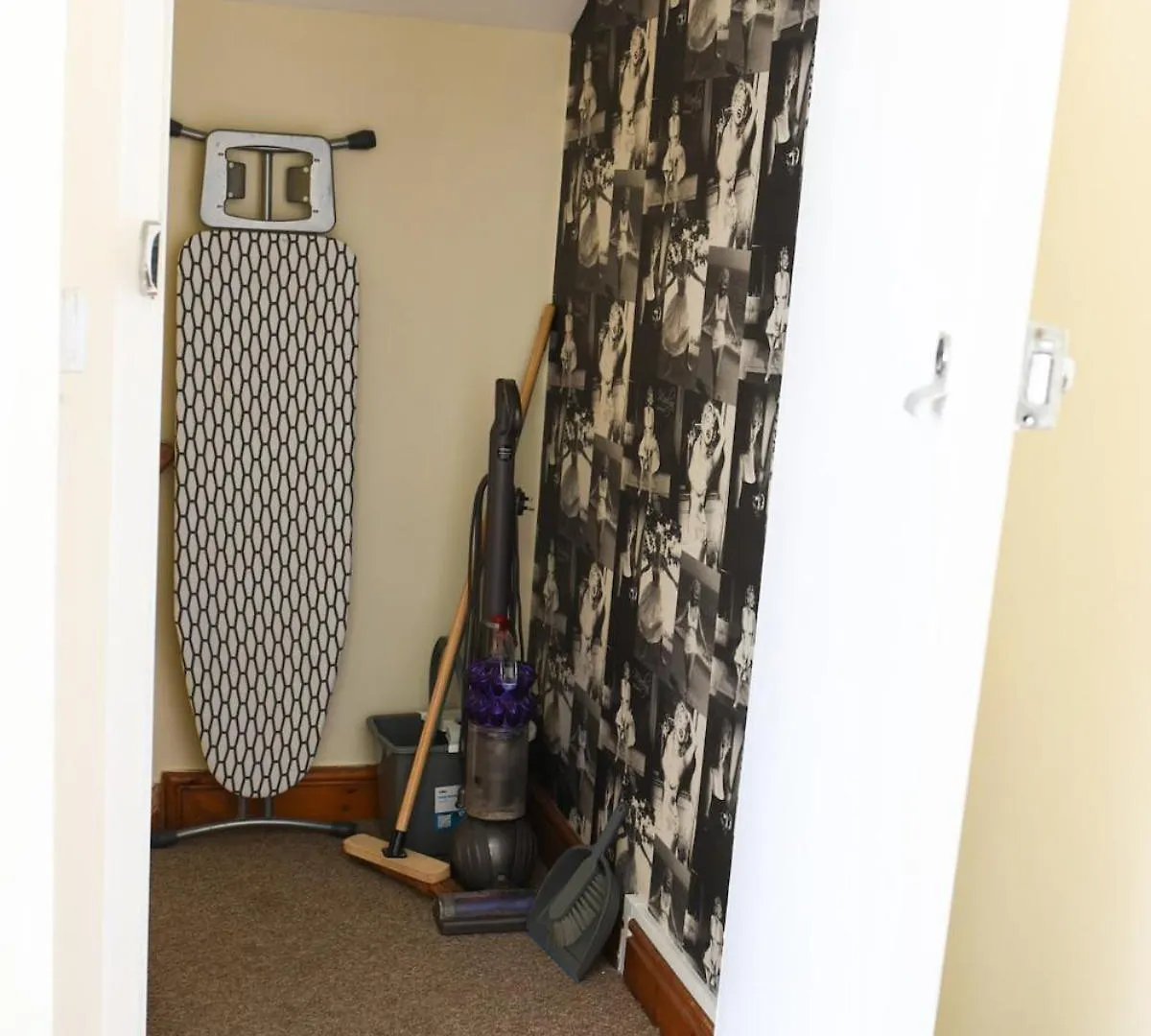 2 Bedroom Flat With Free Parking Cardiff 0*,